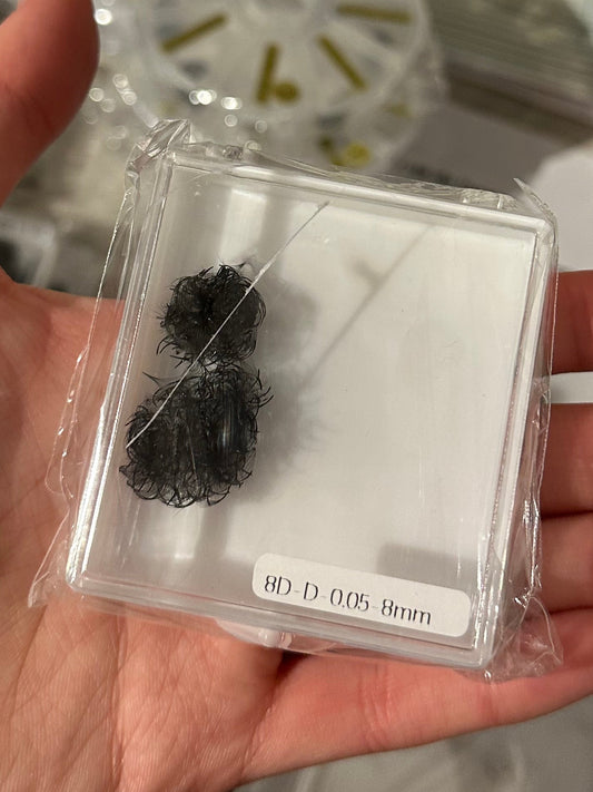 Bouquet de cils préfaits (boîtier endommagé)