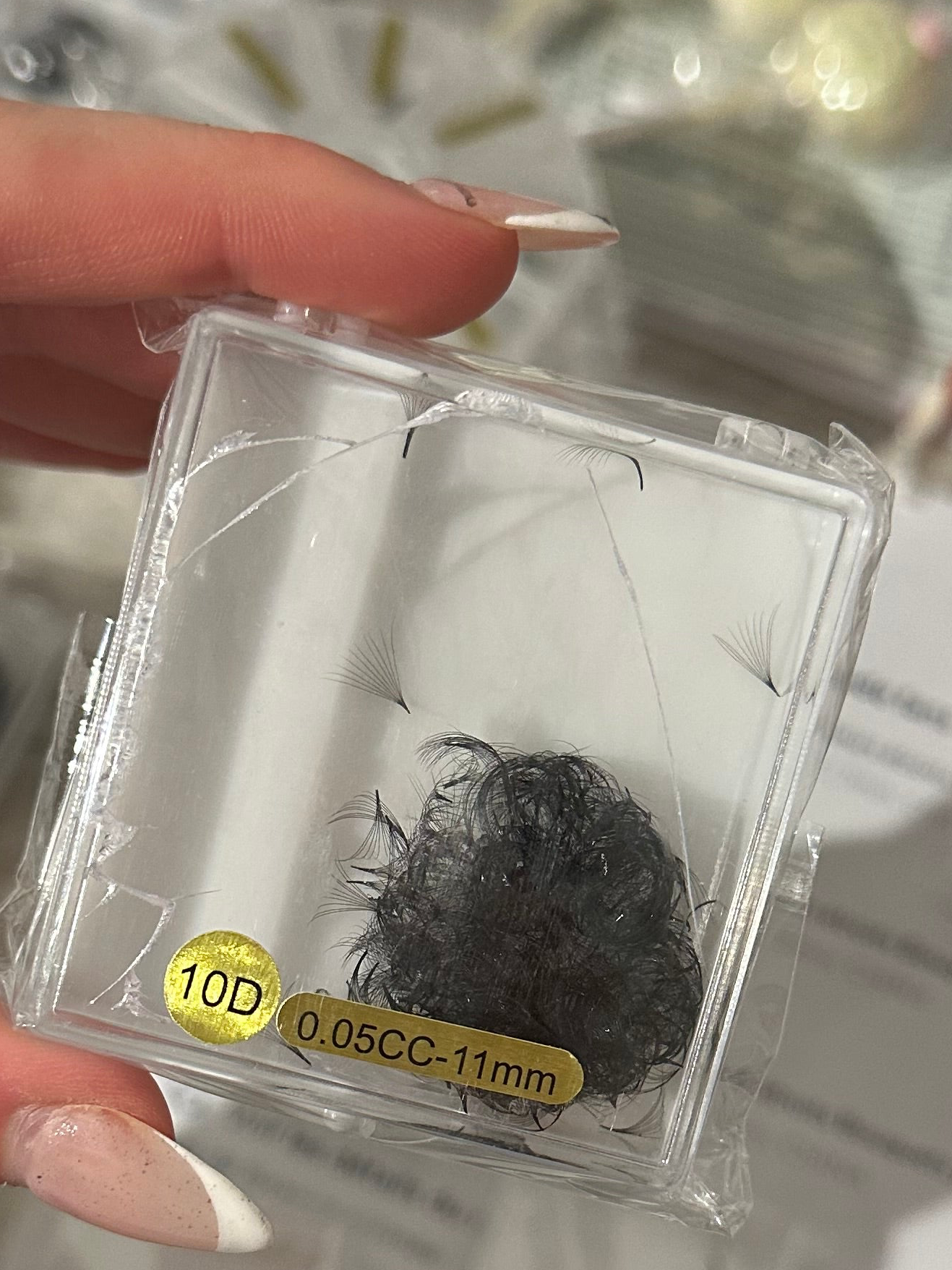 Bouquet de cils préfaits (boîtier endommagé)